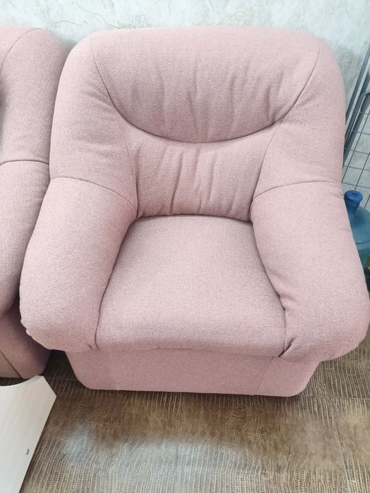 Продам диван и кресло 90000