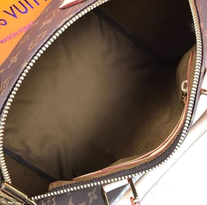 Geanta damă mediun LV/35cm L,feronerie metalica inscriptionata,saculet, etichetă