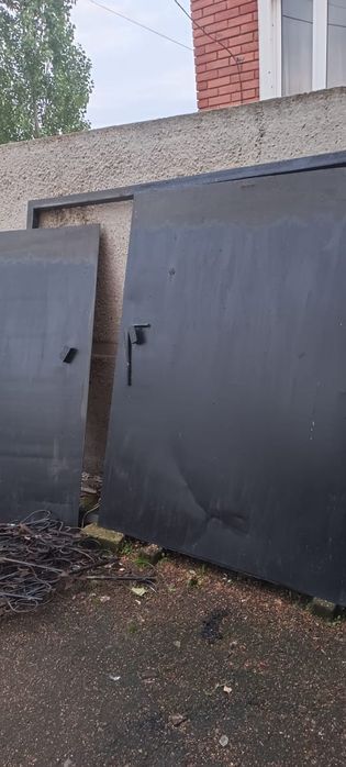 Железные ворота для гаража