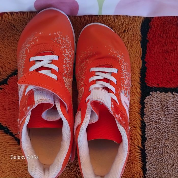 Детски обувки с Велко за момиче