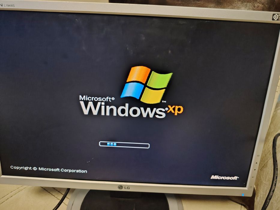 Мини компютър Asus EeeBox