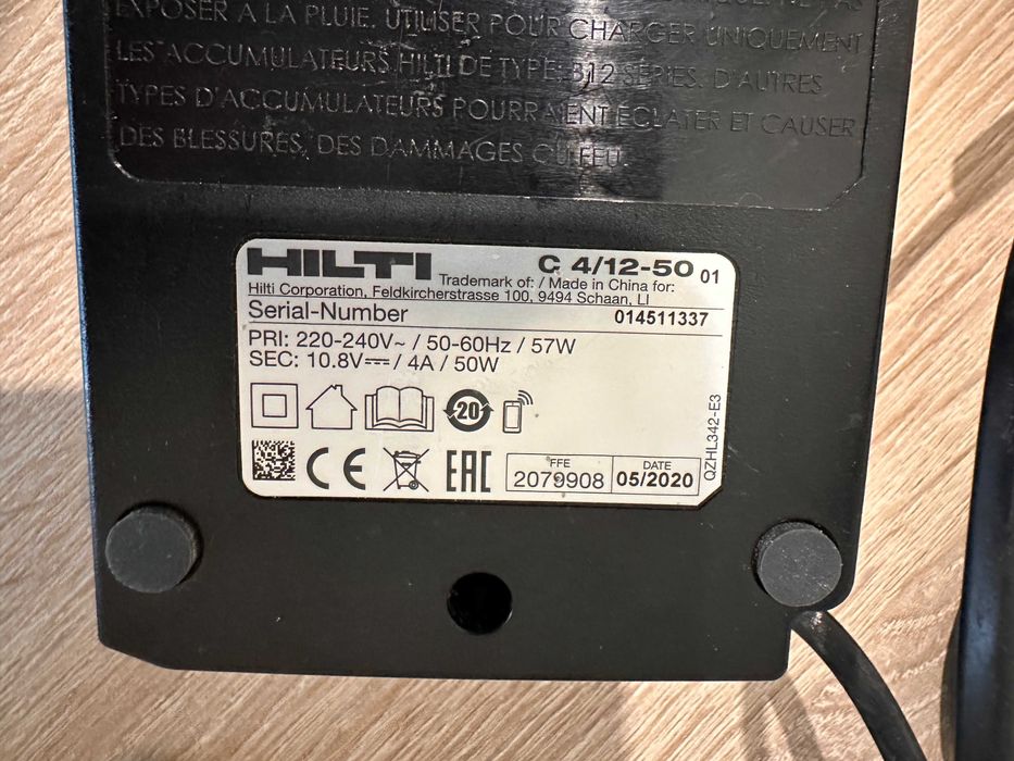 Hilti- батерии и зарядно  12V