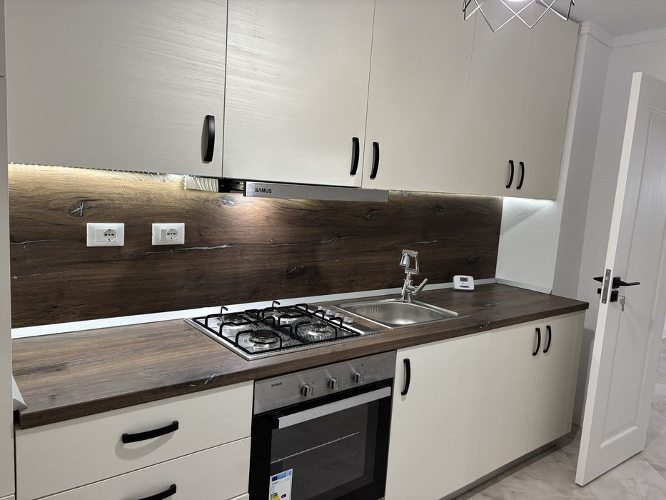 Apartament 4 Camere Utilat Mobilat Etaj 3 Zona Piata Centrala