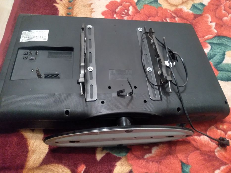 Продам телевизор Samsung. Всё работает в отличном состояние.