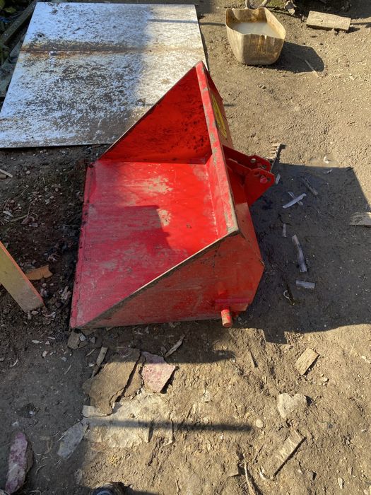 Incarcator in tiranti cu cupa pentru balastru si furca gunoi