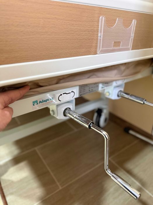 Механично болнично легло с четири секции ЕРГО с дунапренен матрак и антидекубитален дюшек