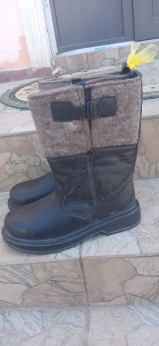 Продаются сапоги зимние.