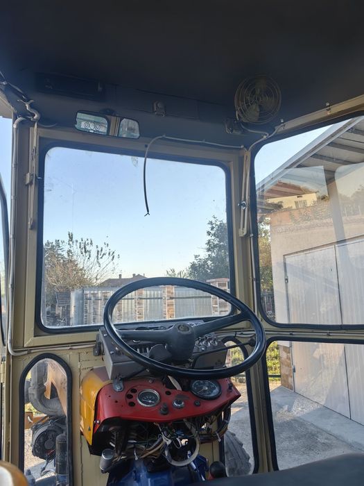 Продавам трактор Ursus c335