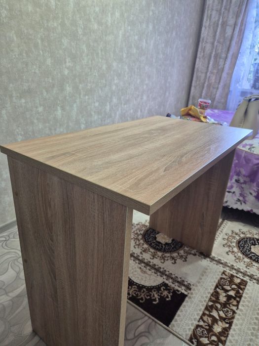 Продам стол школьный