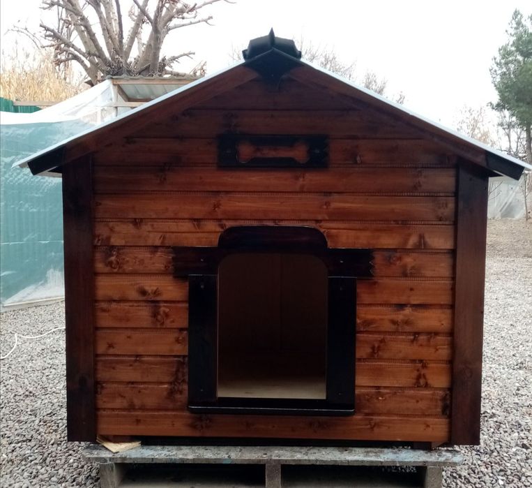 Будка классического дизайна. В наличии.