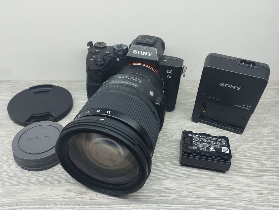 Sony Alpha A7 3, Sigma 24-105 obyektiv bilan 
Sony 24-105 E MOUNT bila