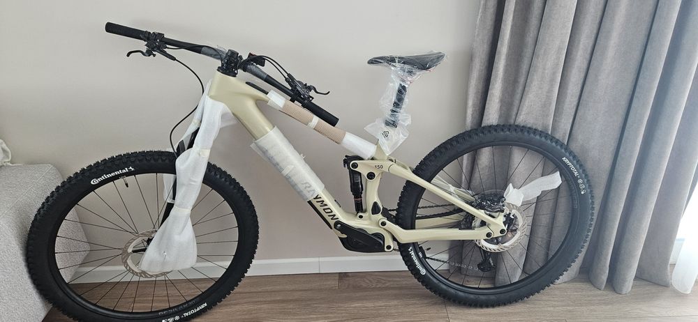 Bicicleta electrica full carbon Raymon airok pro 29  model 2025