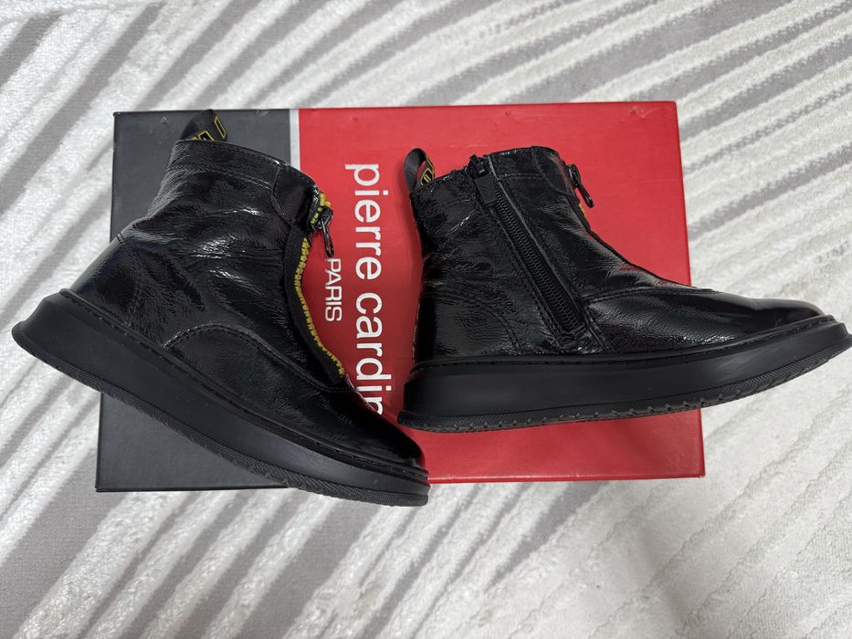 Продам детские ботинки