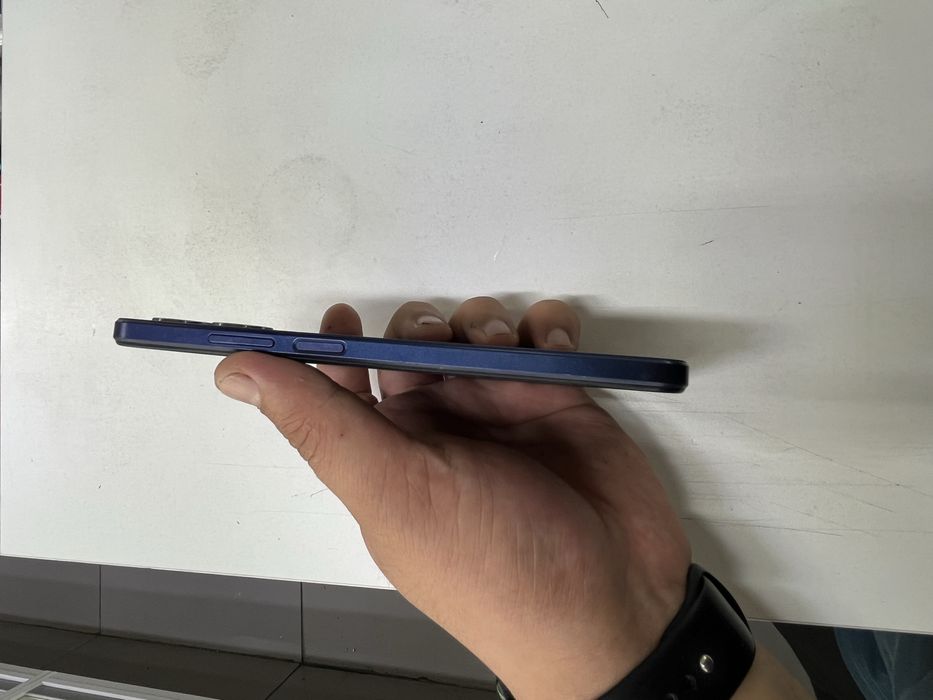 Oppo A17 (64GB) в идеальном состояний