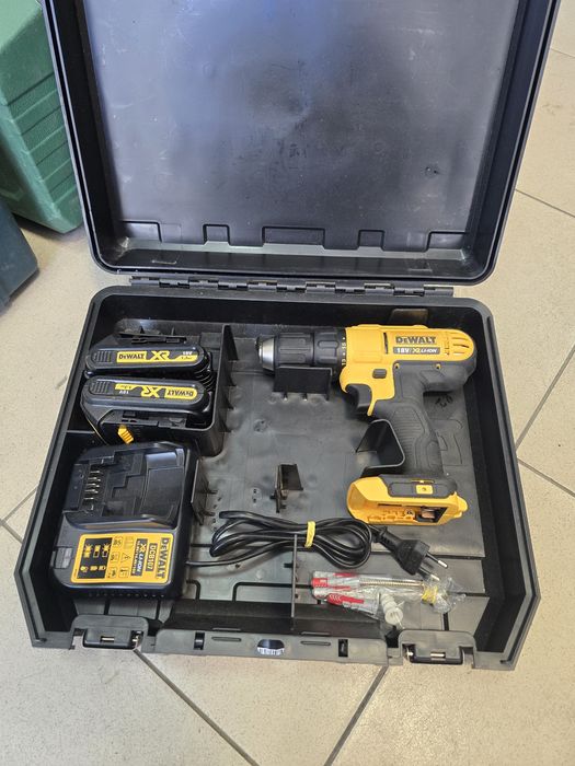 Винтоверт DeWalt с 2 батерии