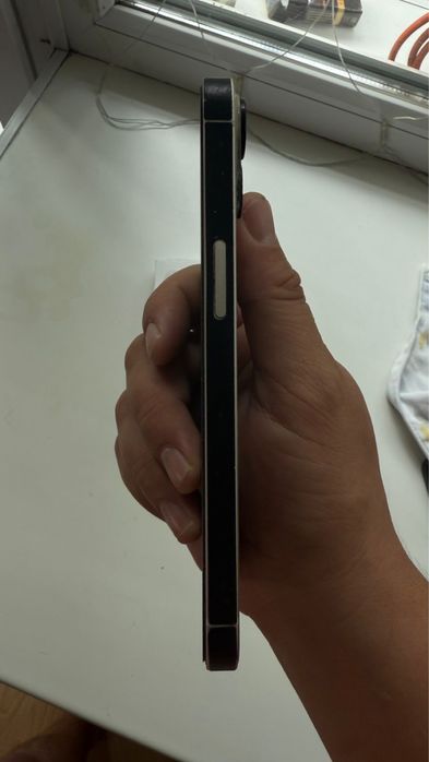 Продам айфон 13