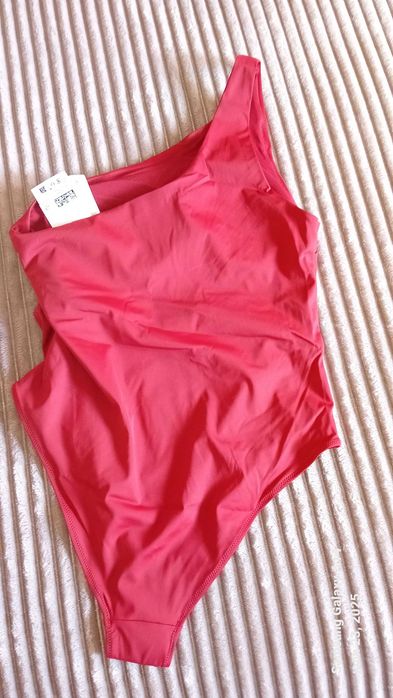 НМ Цял Червен бански