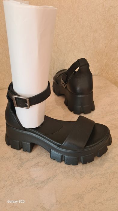 Кожаные босоножки, размер 34