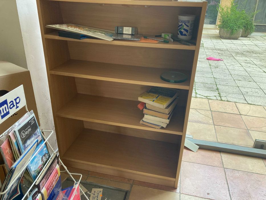 Оборудване за книжарница, магазин, пирамиди, метални стелажи-различни.