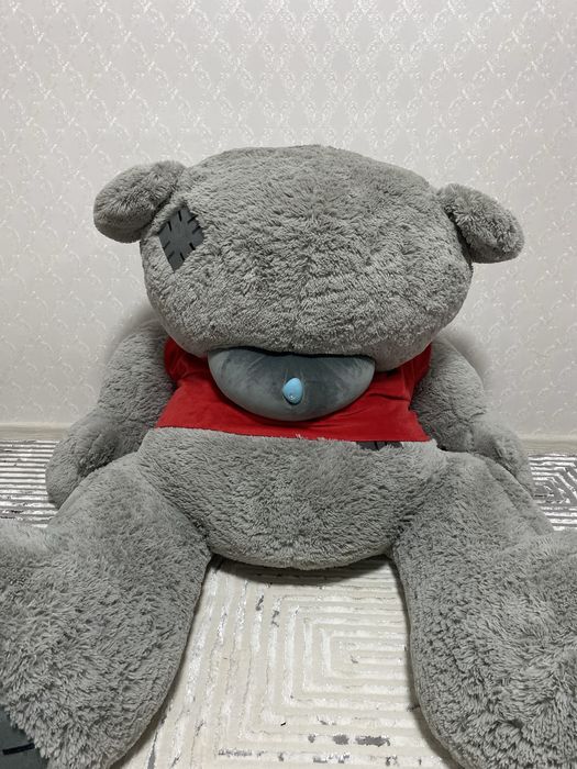 Тедди мишка (ayiq)  энг коттадан бита кичик размери где то 1.50