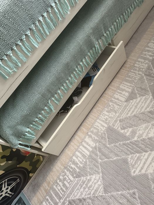 Продам двухъярусную  кровать