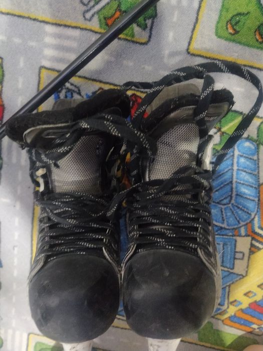 Продам хоккейнные коньки