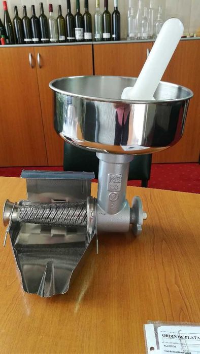 Masini electrice de tocat carne nr 5 si nr 12, Reber Italia