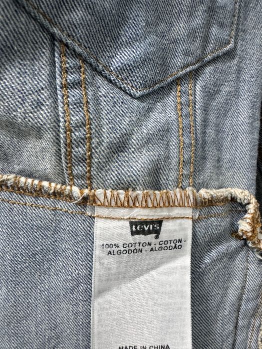 Vand geaca/jacheta din denim Levi’s