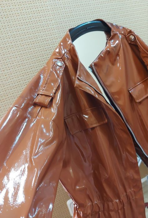 Продаётся куртка из лаковой кожи