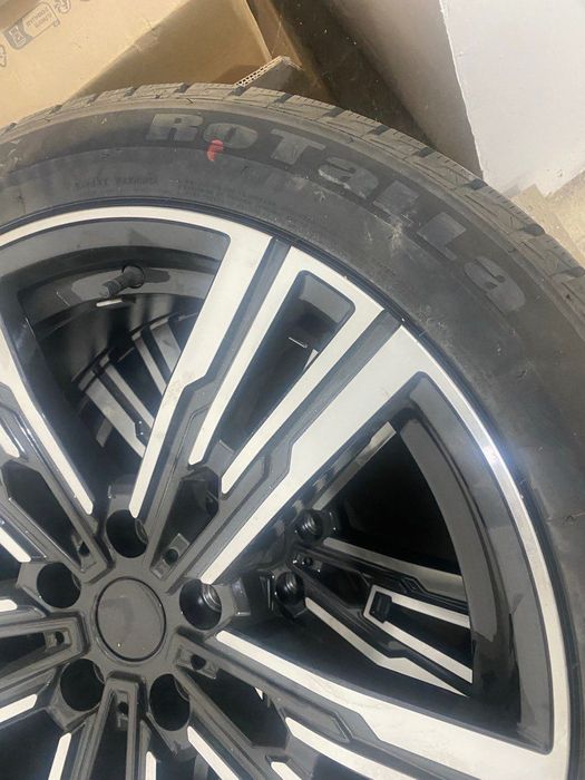 Продаю комплект зимних колес для Voyah Free