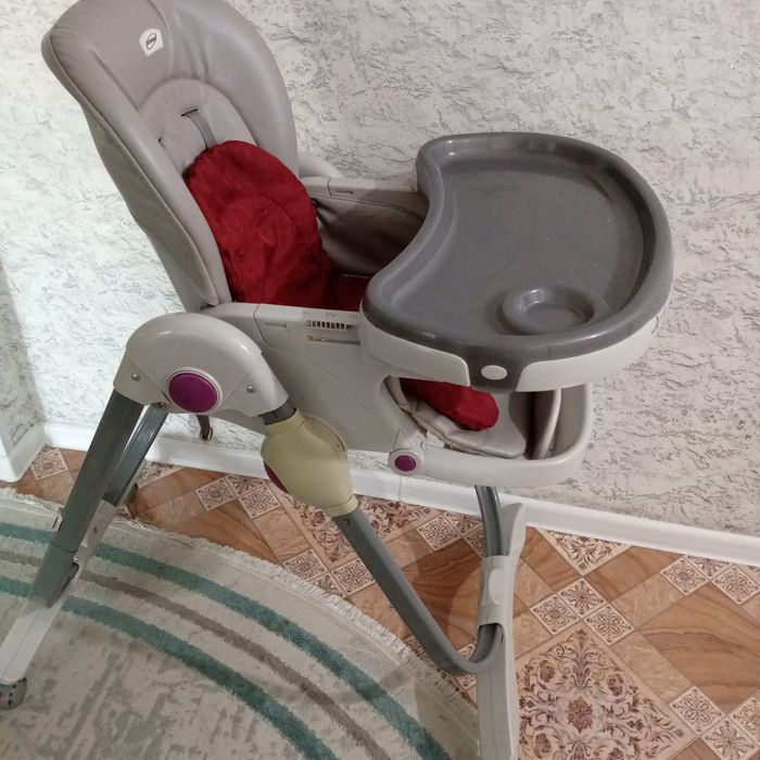 Детский стульчик для кормления