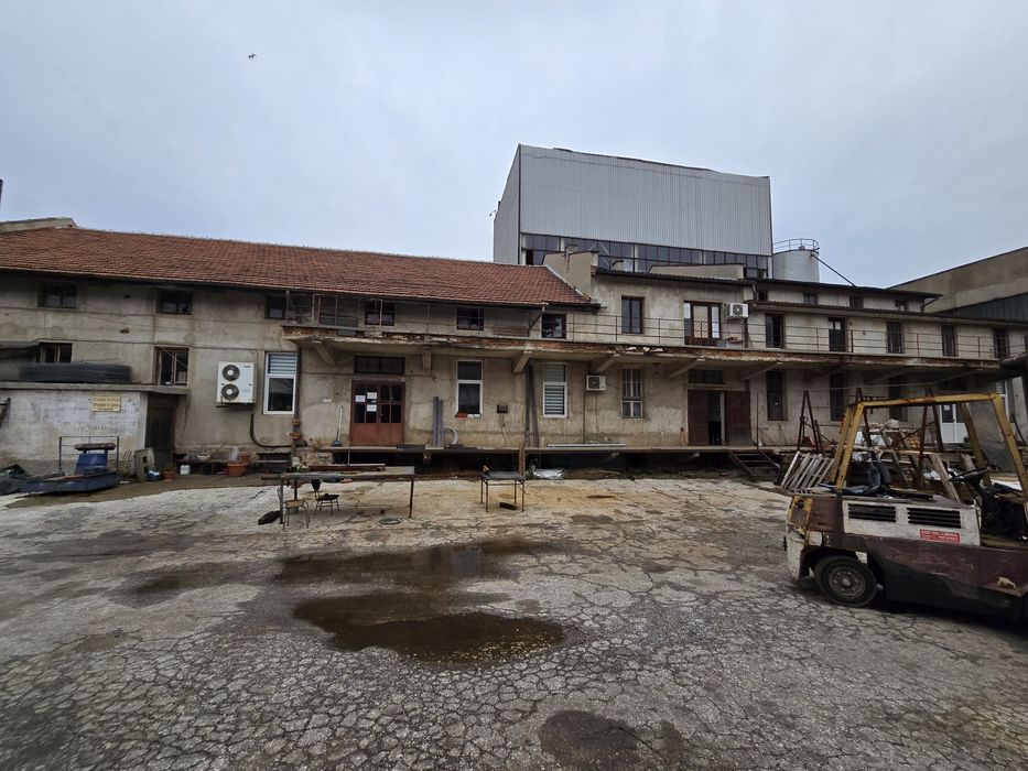 Продава се Промишлена сграда в Асеновград - 1885 кв.м за 218 €/кв.м - Снимка #16