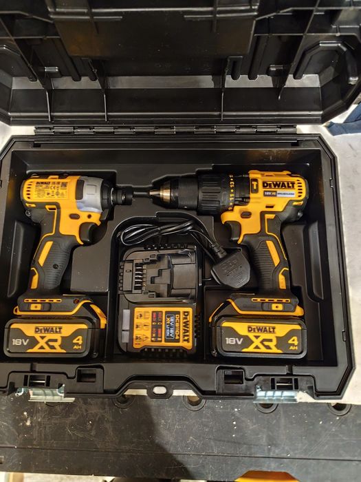 Нов комплект Девалт DeWALT DCK2060M2T