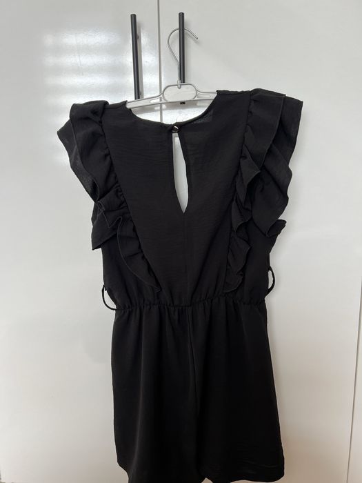 Къс  черен гащеризон