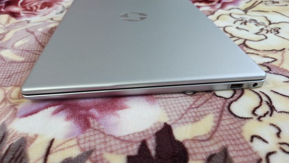 Noutbuk hp sotiladi malumotlari rasmda kursatilgan