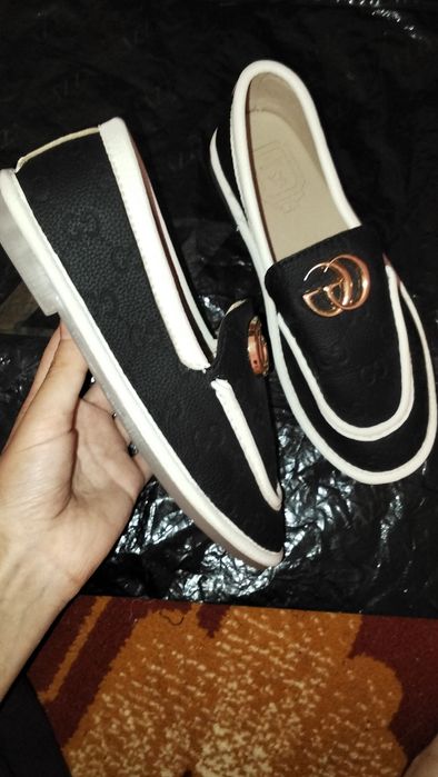 Tufli sotiladi ayol qizlar uchun