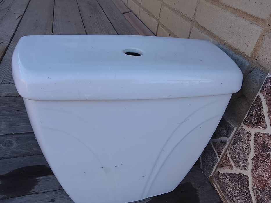 Б/у продам бачок на унитаз