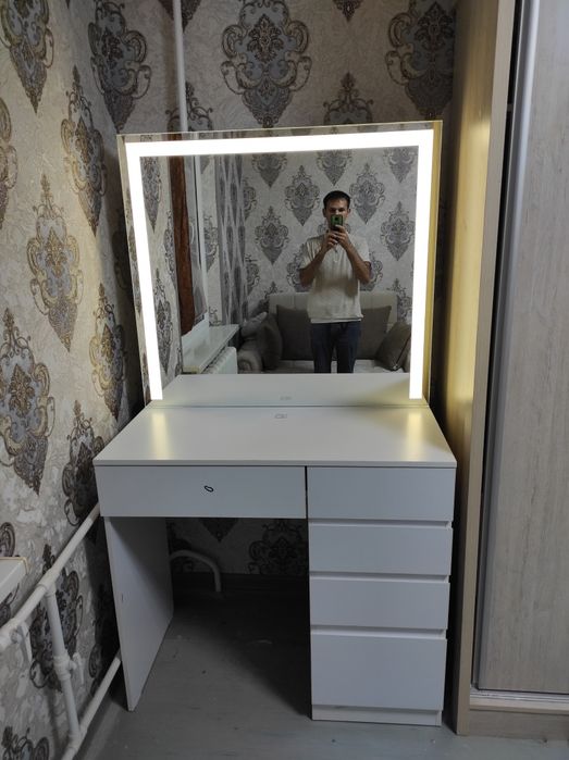 Гримёрни лед комод