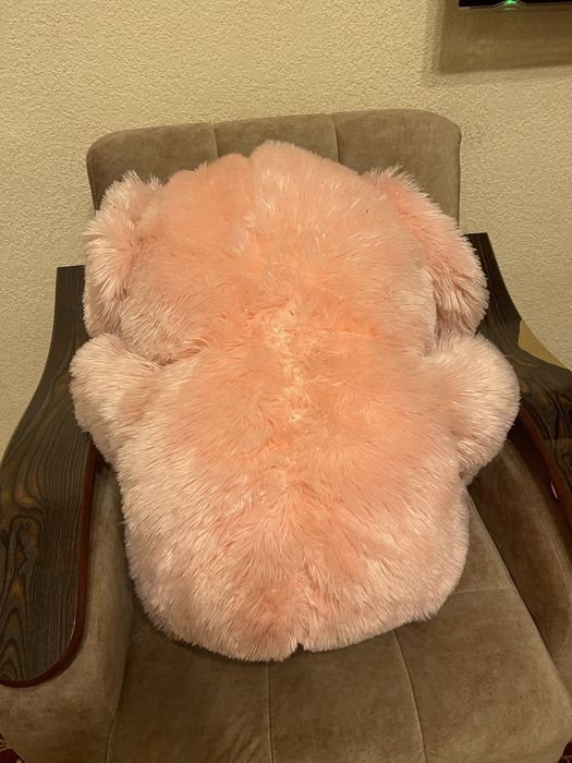 Большой плюшевый медведь