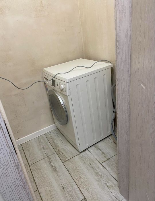 Дава се под наем Двустаен апартамент в Варна, Колхозен пазар - 80 кв.м за 586.5 € - Снимка #7