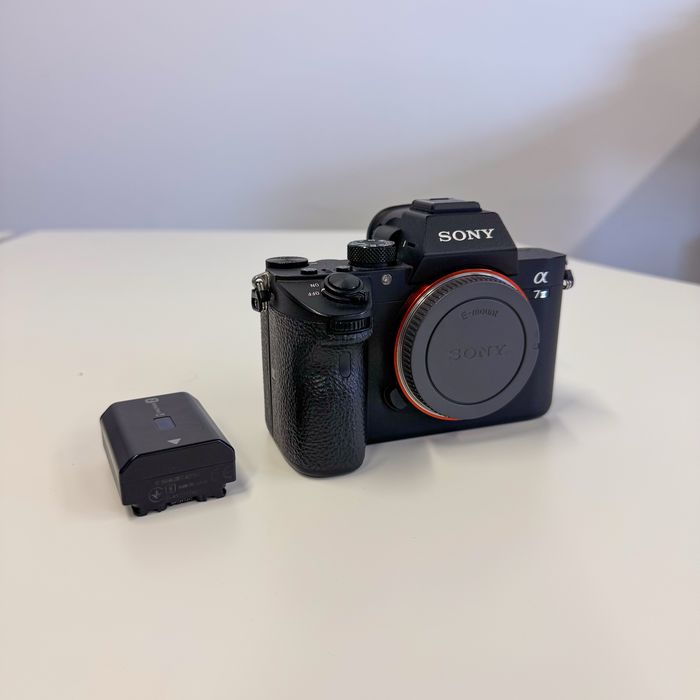 Aparat foto Sony A7III