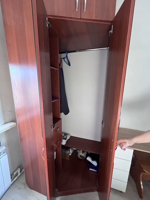 Продаем шкаф спальный