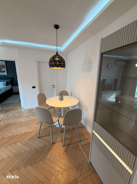Apartament 2 camere| 2' metrou P-ta Romana| Centrala proprie|