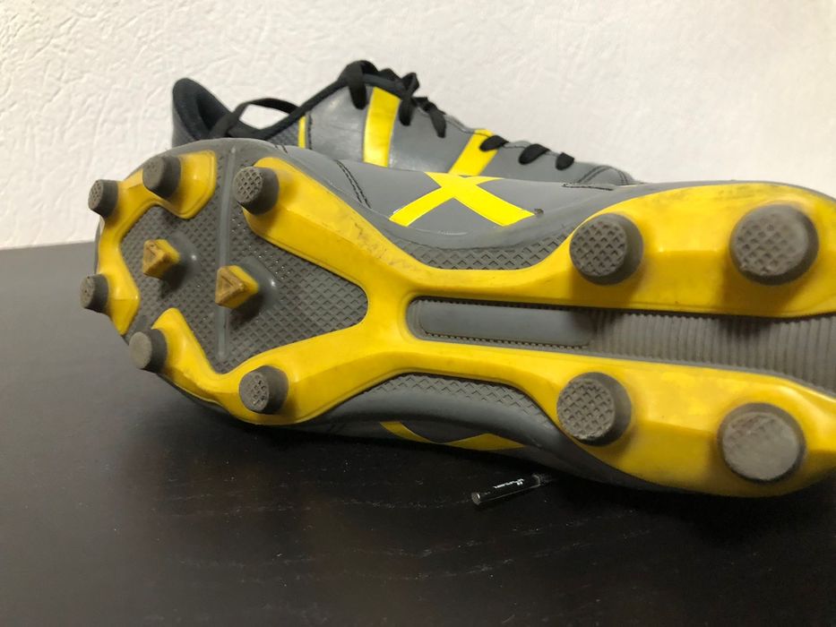 Бутсы футбольные