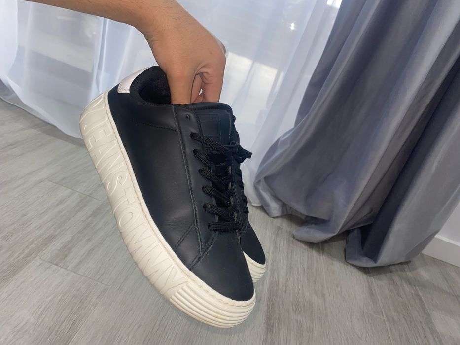 Adidasi tommy hilfiger!