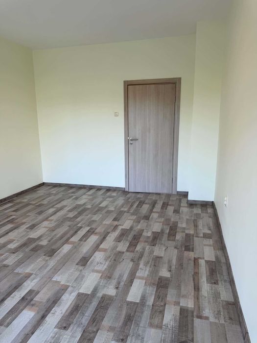 Продава Тристаен Апартамент