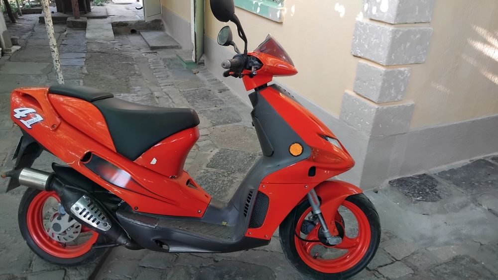 Se vinde motoscuter predator.