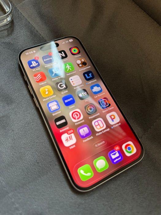 Vand Iphone 15 Pro 256 white impecabil,91% bateria