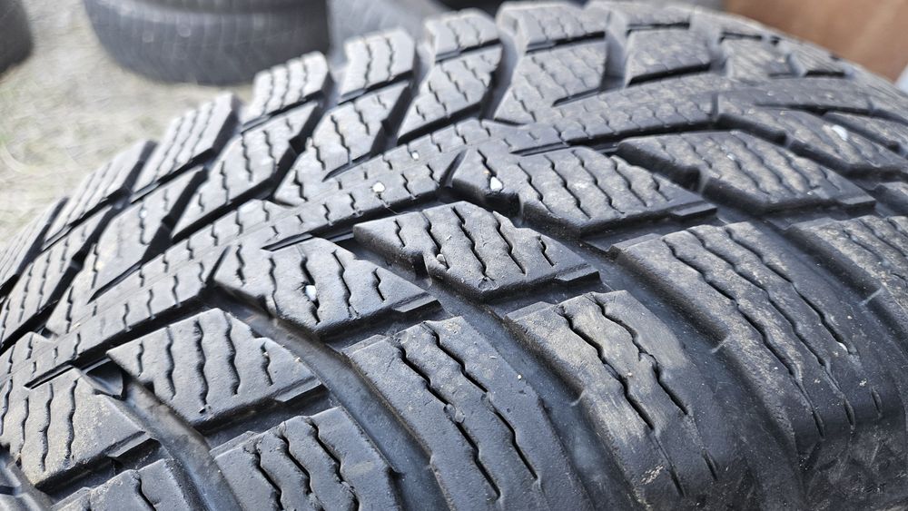 2бр гуми 215 65 16С дот 22 нокиан nokian