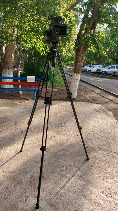 Видеокамера SONY HDR- AX 2000